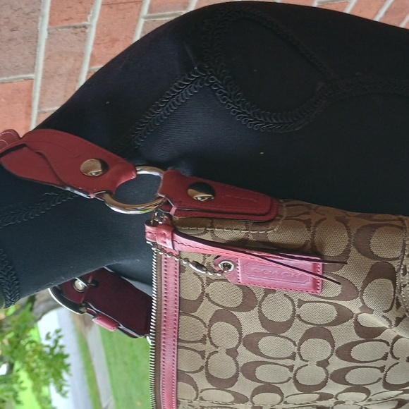 Coach bag with hot pink trim. Braided strap with buckles - Picture 9 of 9